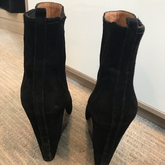 Shoes - Picture 3 of 7